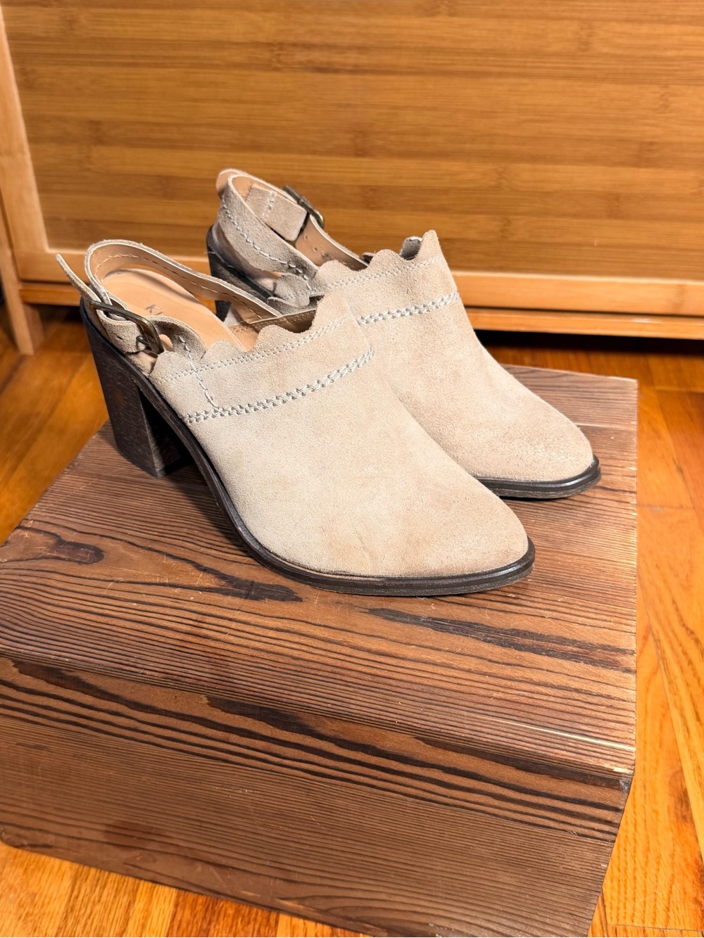 Klub Nico Scalloped Suede Slingback Block Heel Booties in Light Taupe 6